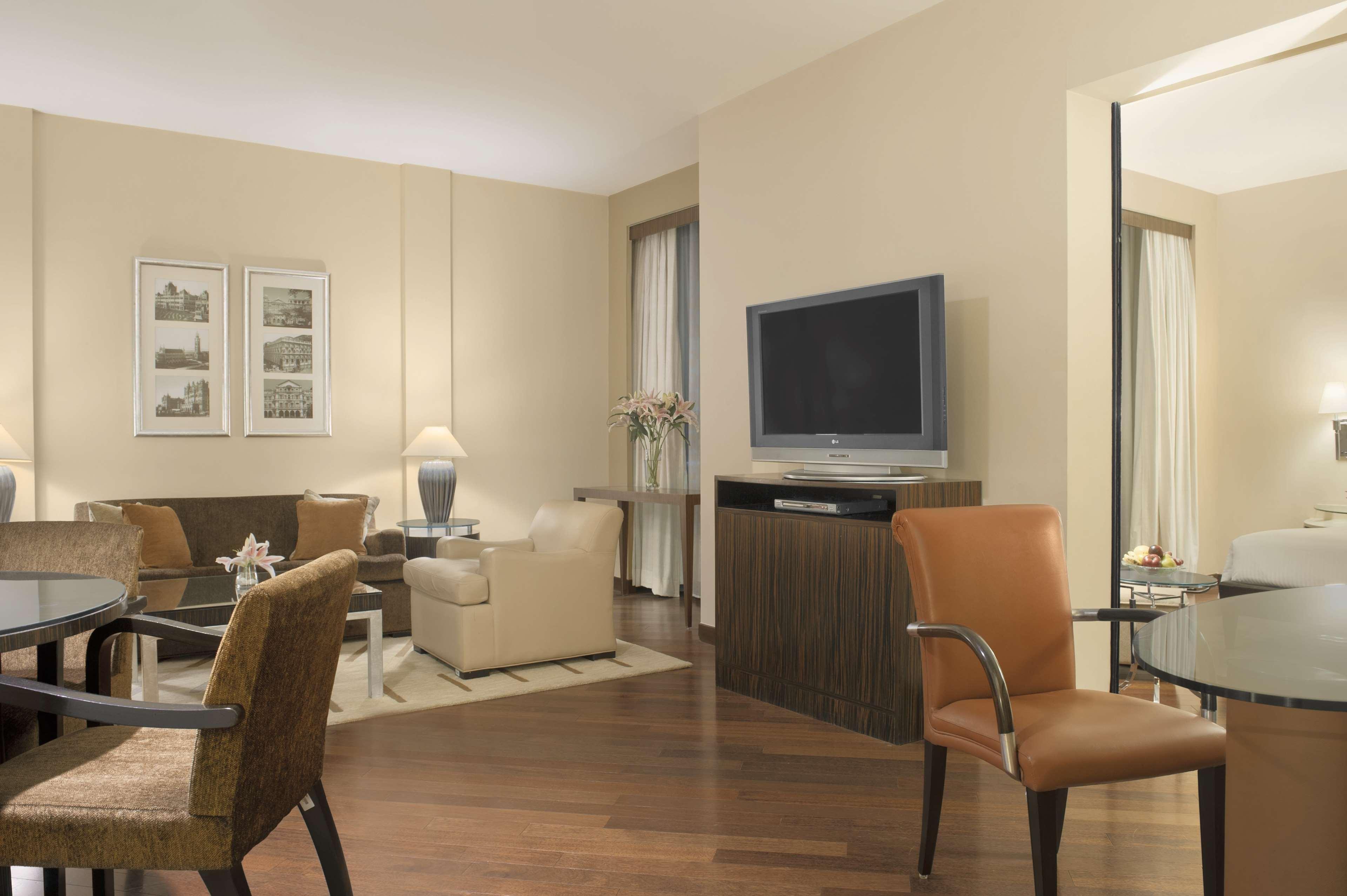 Hotel Hyatt Regency Mumbai International Airport Exterior foto A living room in a typical apartment