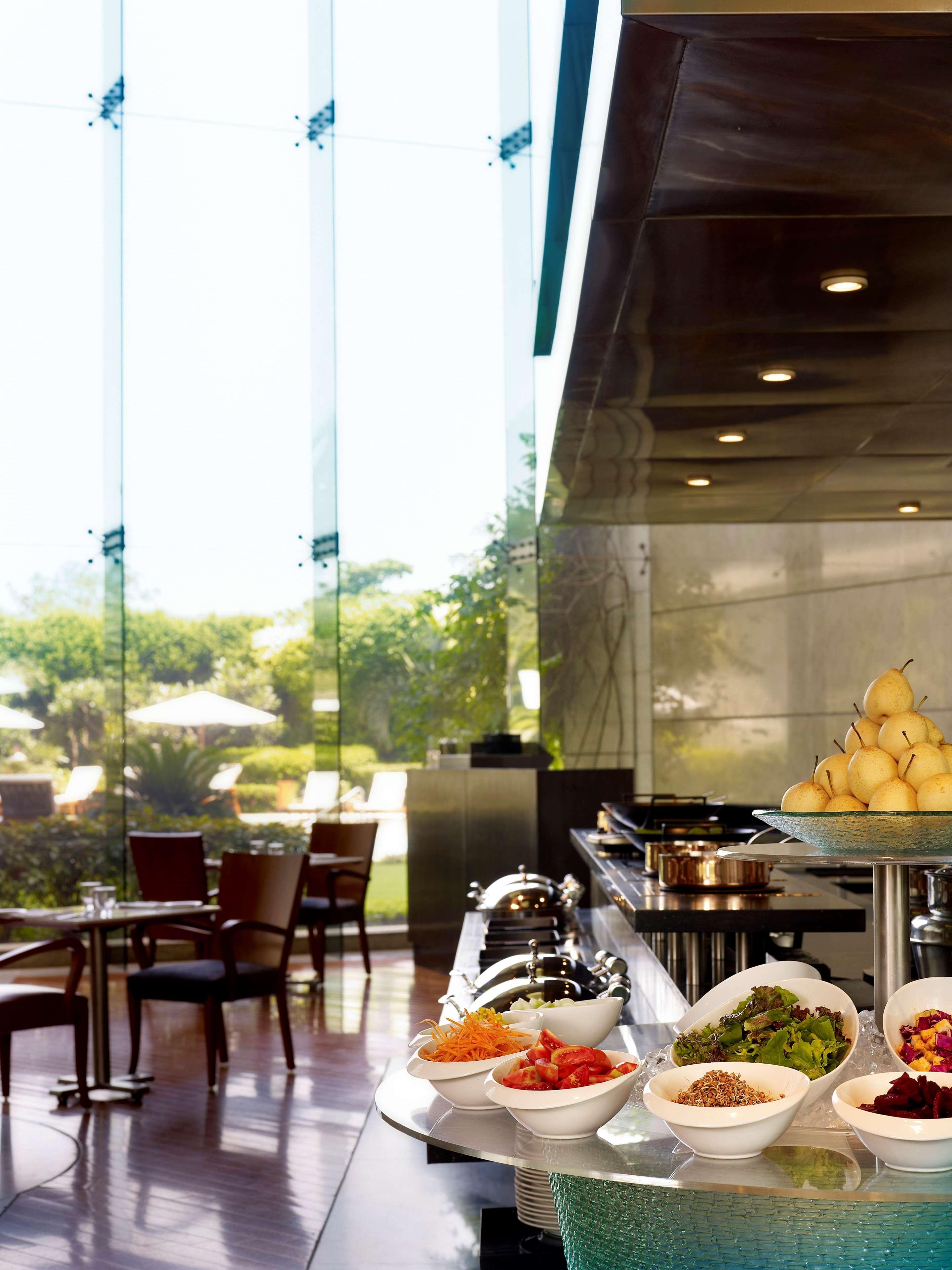 Hotel Hyatt Regency Mumbai International Airport Exterior foto The interior of the restaurant
