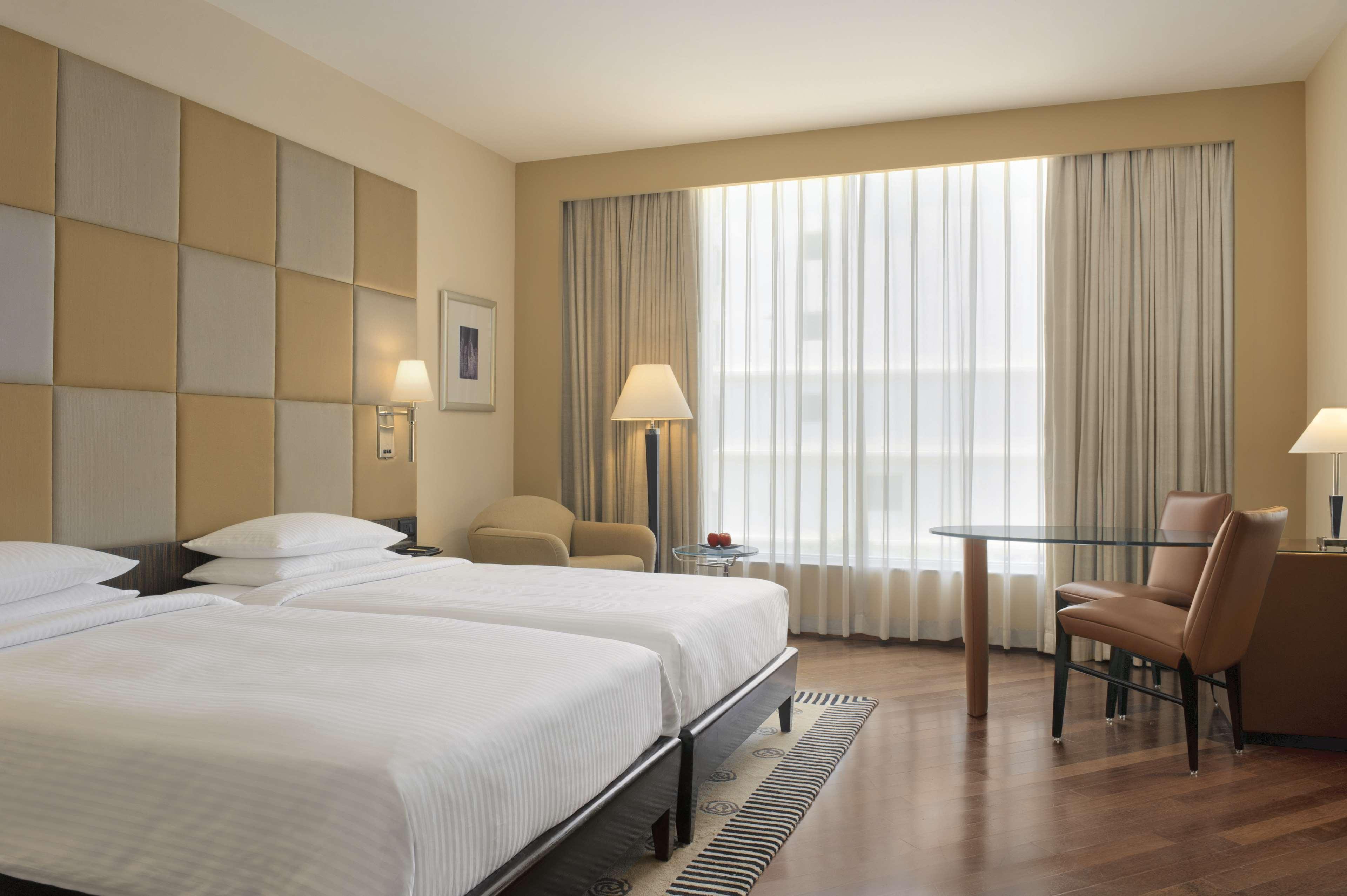 Hotel Hyatt Regency Mumbai International Airport Exterior foto A room at the hotel