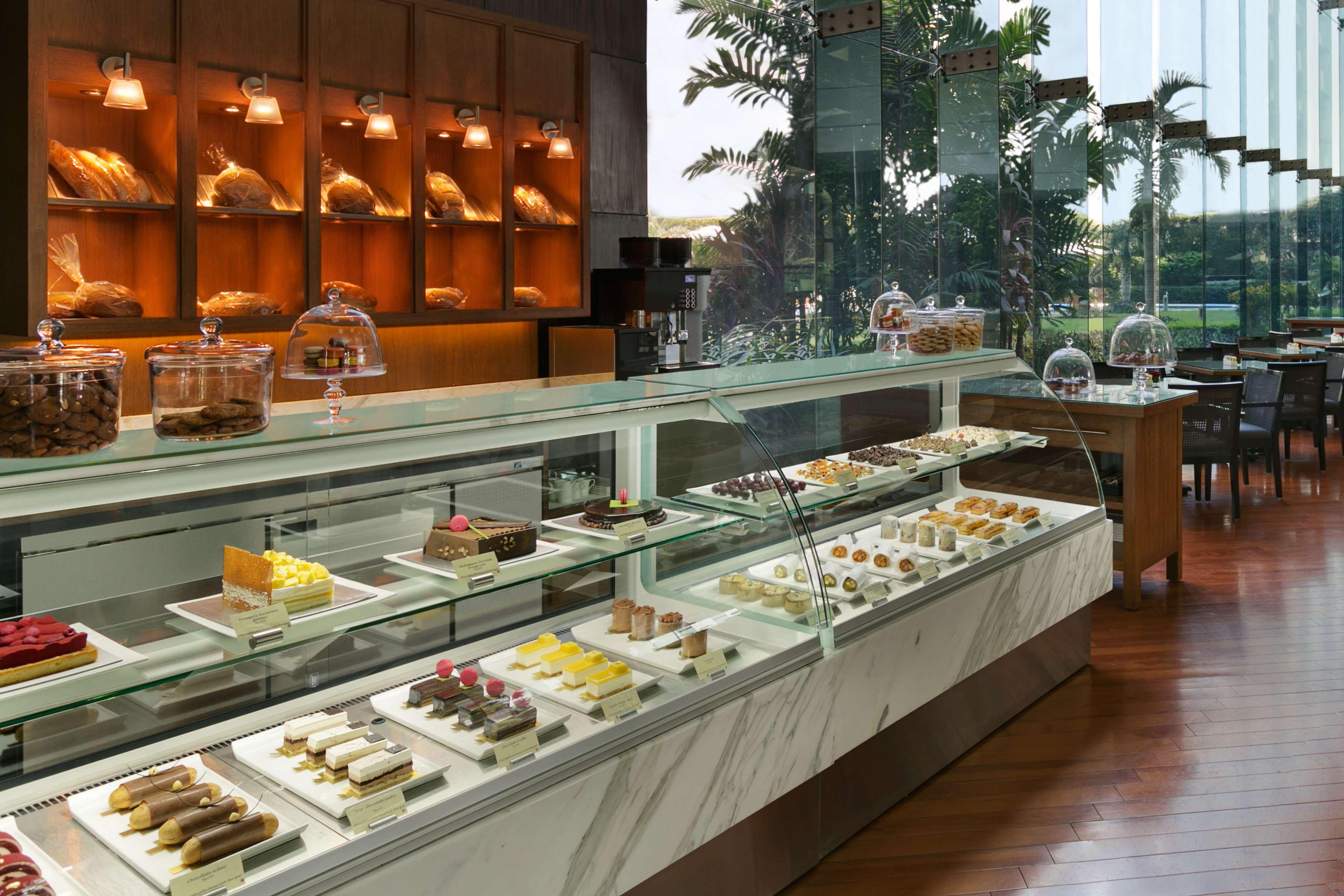 Hotel Hyatt Regency Mumbai International Airport Exterior foto The Pastry Shop