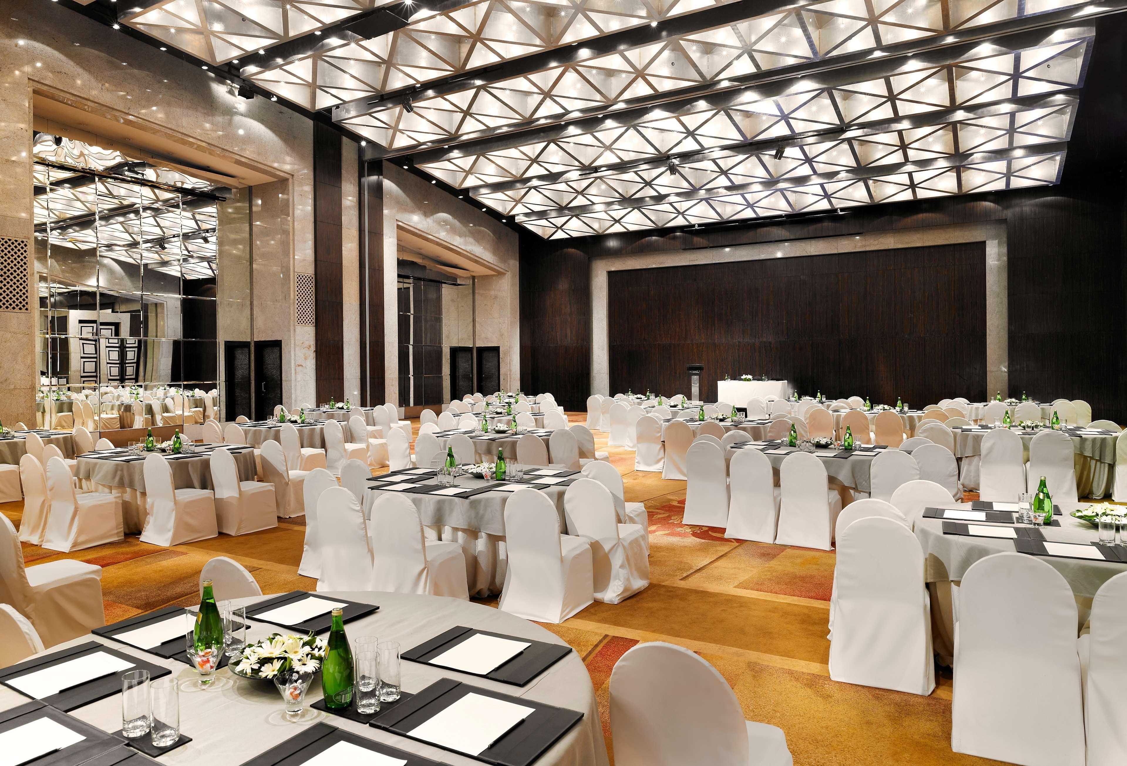 Hotel Hyatt Regency Mumbai International Airport Exterior foto The Grand Ballroom